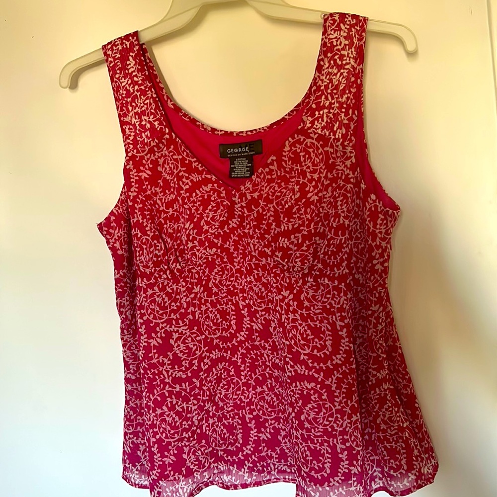 New Lined Crepe Pretty Top With Tags.  Cute For SPRING! 🌺